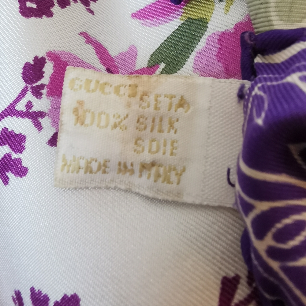 Vintage GUCCI silk scarf - Picture 9 of 10